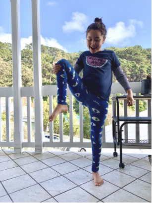 Child wearing Eyes print Kids tights 